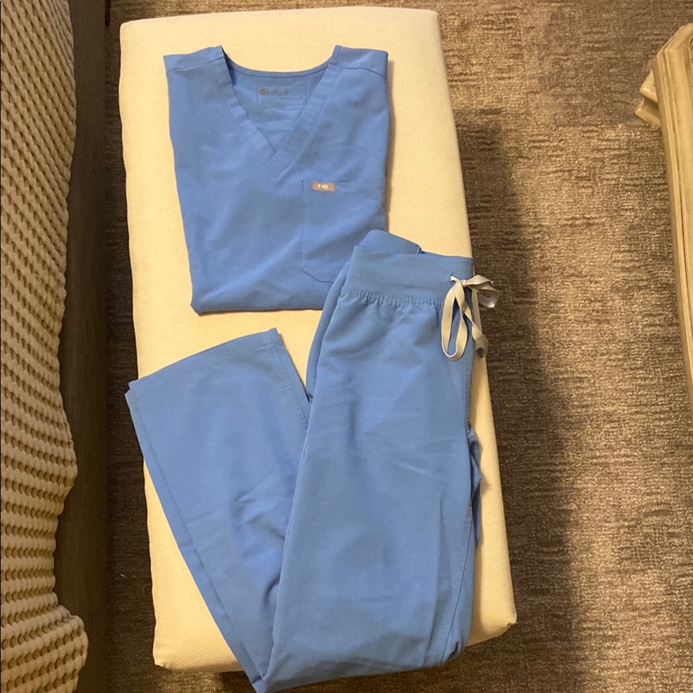 Ceil Blue Figs Scrub Set